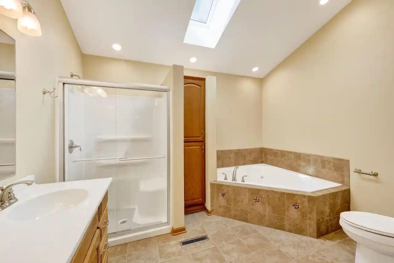 4th image of W248S6845 Sugar Maple Dr Dr, Waukesha, WI 53189 | MLS# 2029017