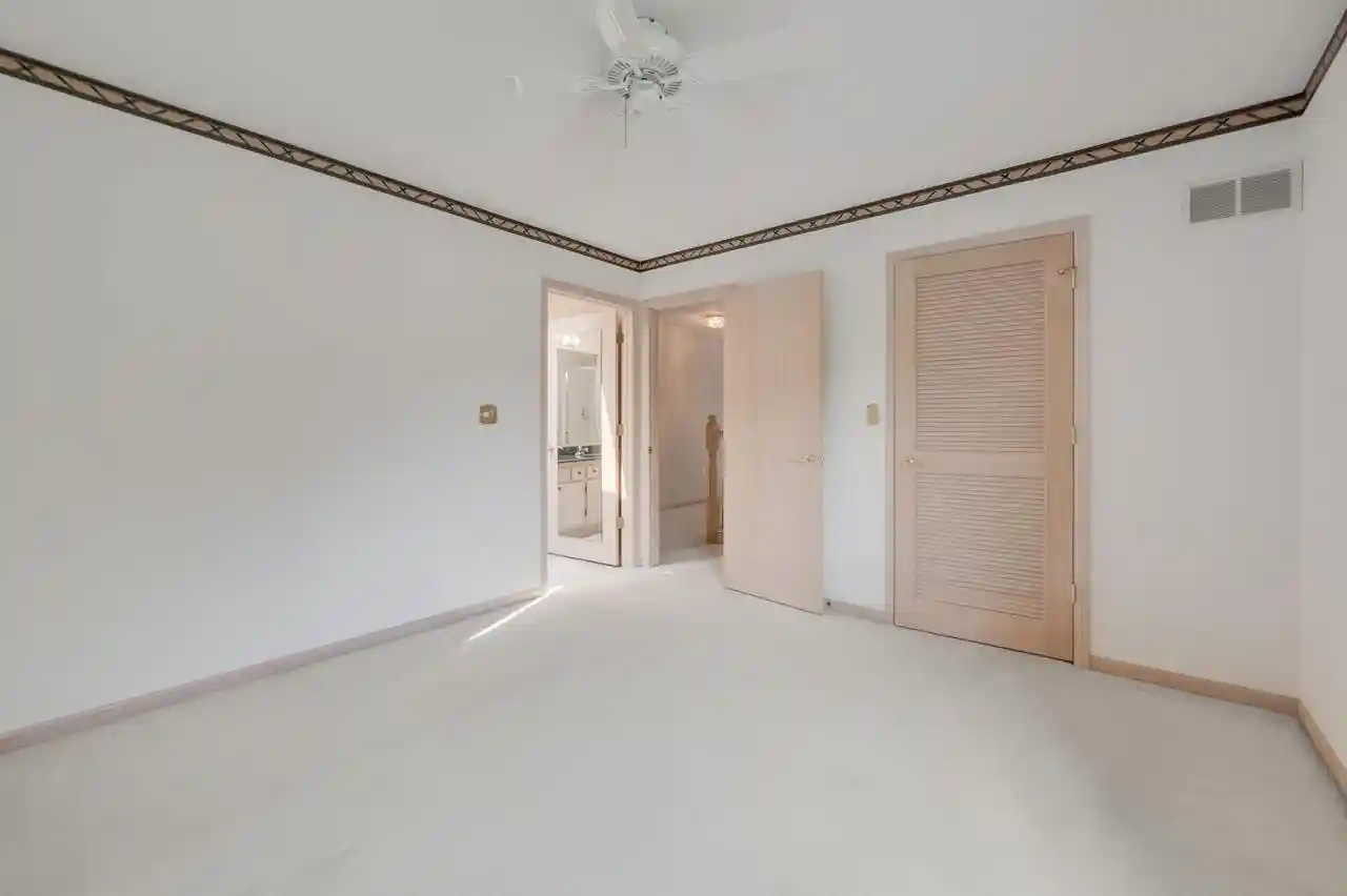 3rd image of N21w24178 Dorchester Dr Dr, Pewaukee, WI 53072