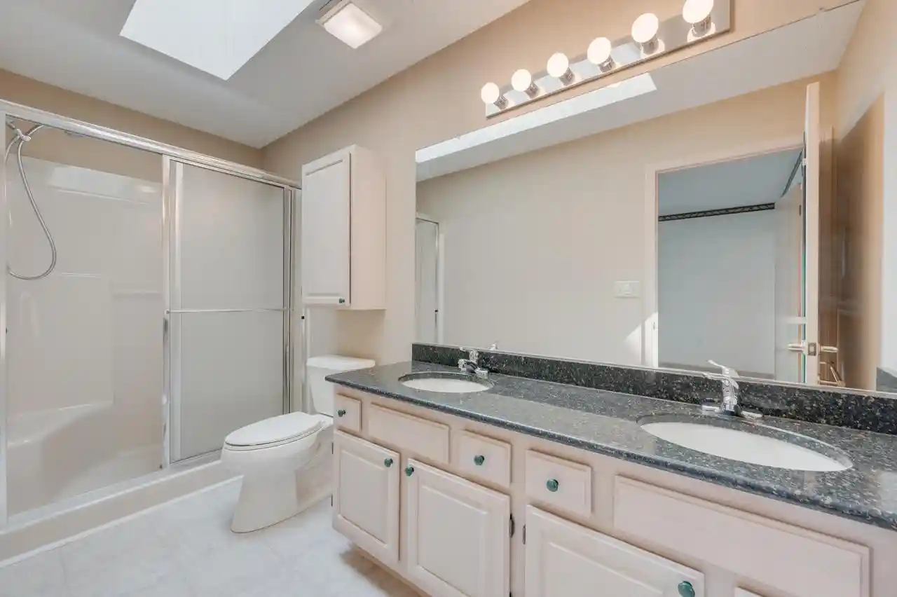 5th image of N21w24178 Dorchester Dr Dr, Pewaukee, WI 53072