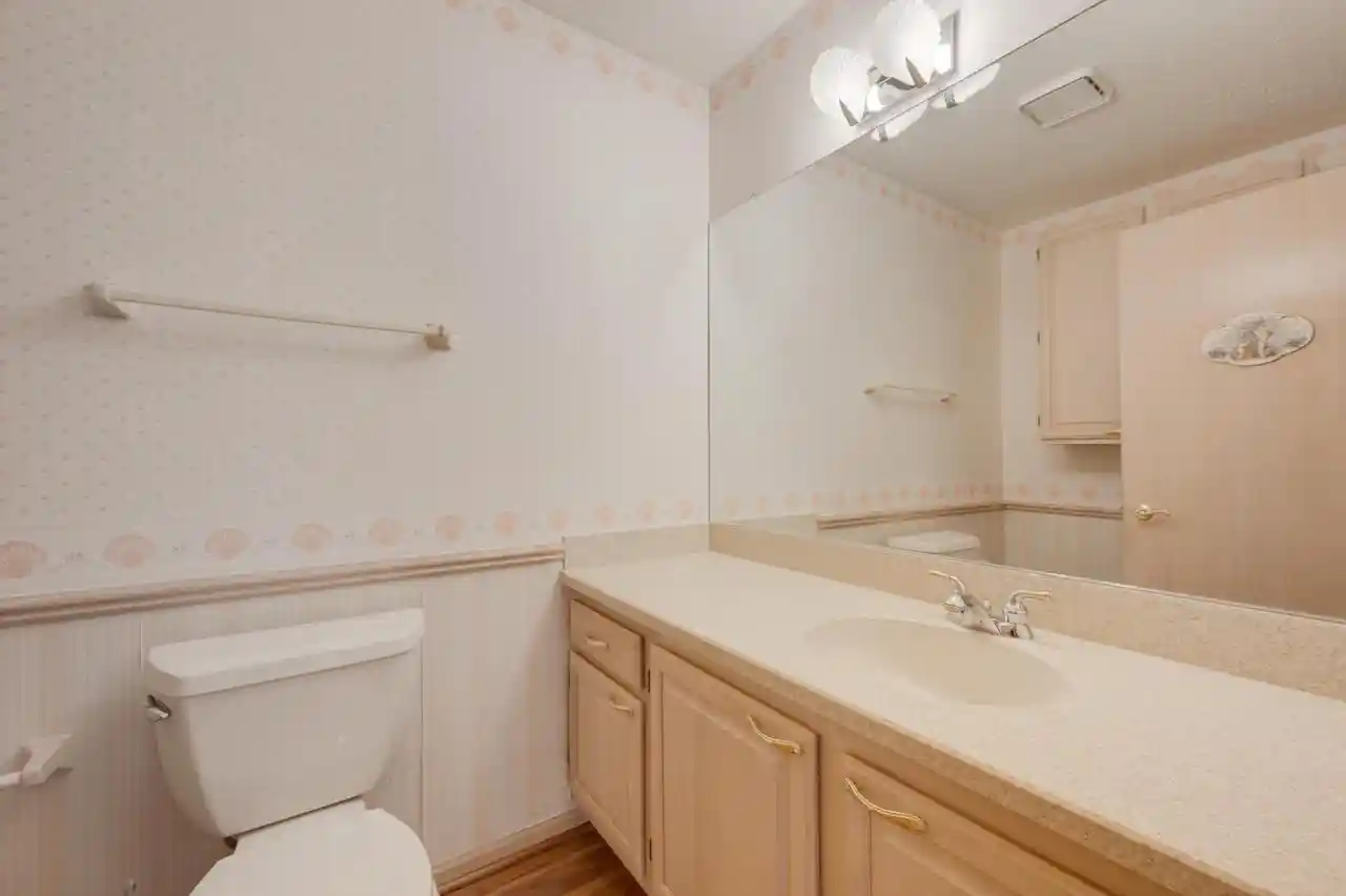 2nd image of N21w24178 Dorchester Dr Dr, Pewaukee, WI 53072