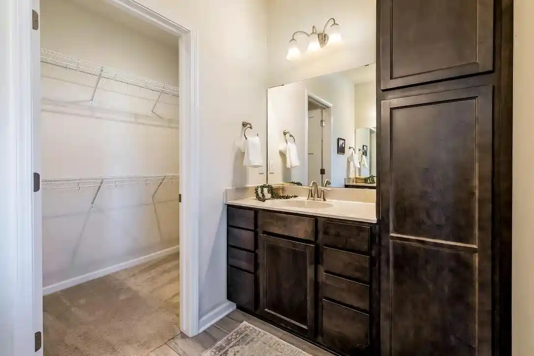 4th image of 8211 W Highlander Dr Dr, Mequon, WI 53097 | MLS# 1973563