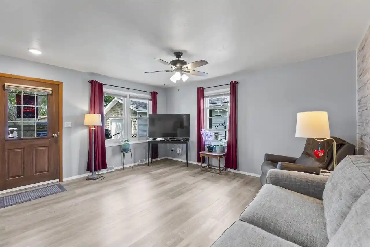 3rd image of 647 E Scott Street Street, Fond Du Lac, WI 54935 | MLS# 50329875