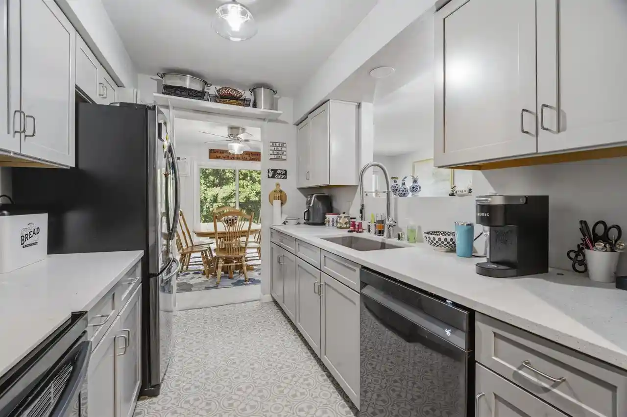 2nd image of 10 Green Bay Court Court #205, Appleton, WI 54911 | MLS# 50329880