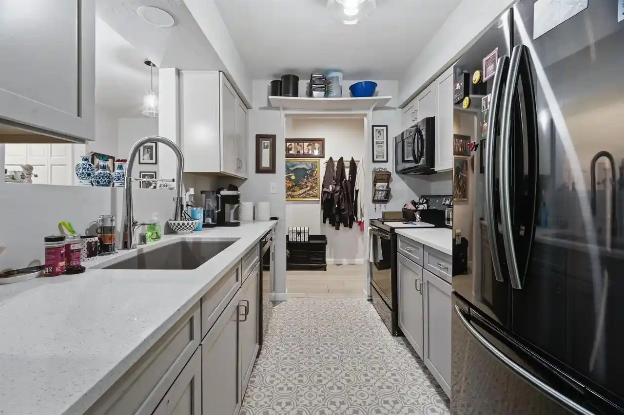 4th image of 10 Grn Bay Ct Ct, Appleton, WI 54911