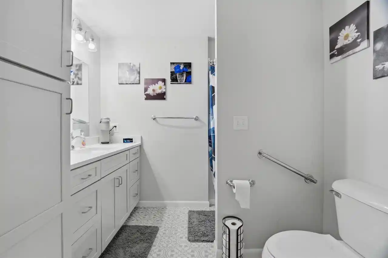 5th image of 10 Grn Bay Ct Ct, Appleton, WI 54911