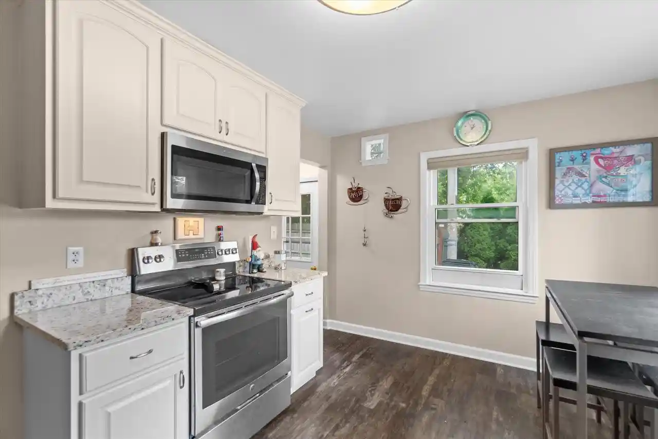4th image of 13706 W Meadow Lane Lane, New Berlin, WI 53151 | MLS# 1973579