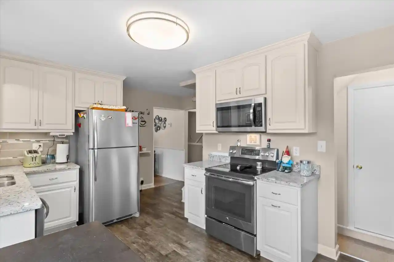 5th image of 13706 W Meadow Lane Lane, New Berlin, WI 53151 | MLS# 1973579