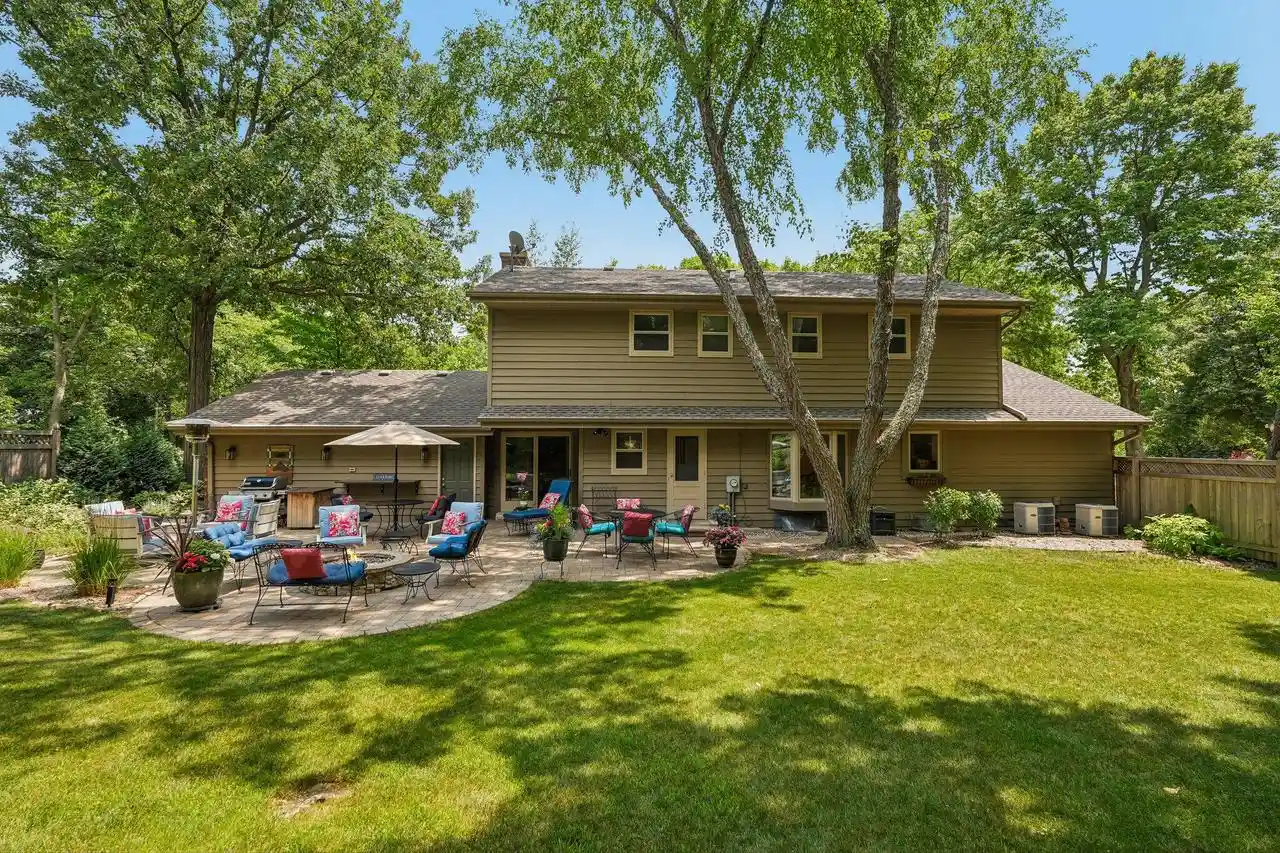 1st image of N93w5780 Dorchester Dr Dr, Cedarburg, WI 53012 | MLS# 1973570
