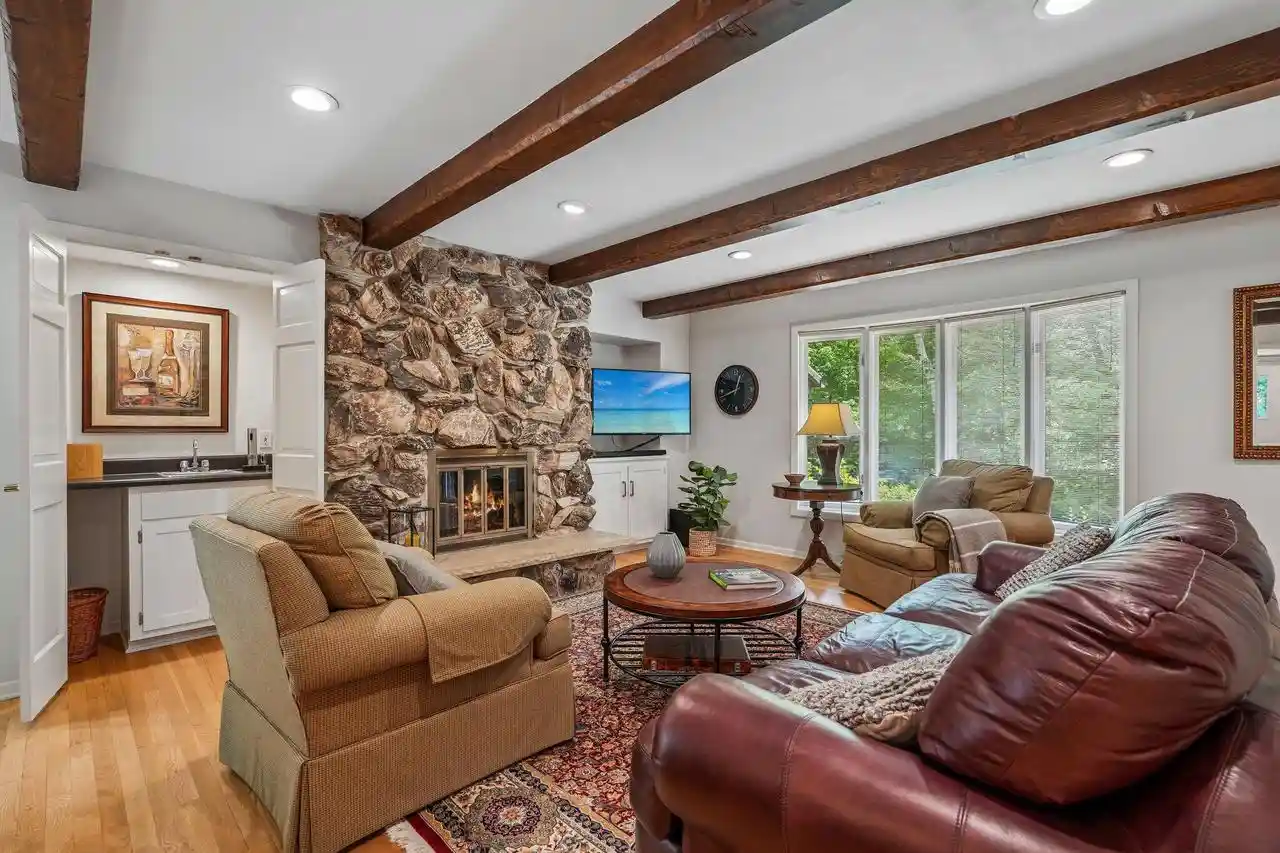 2nd image of N93w5780 Dorchester Dr Dr, Cedarburg, WI 53012 | MLS# 1973570