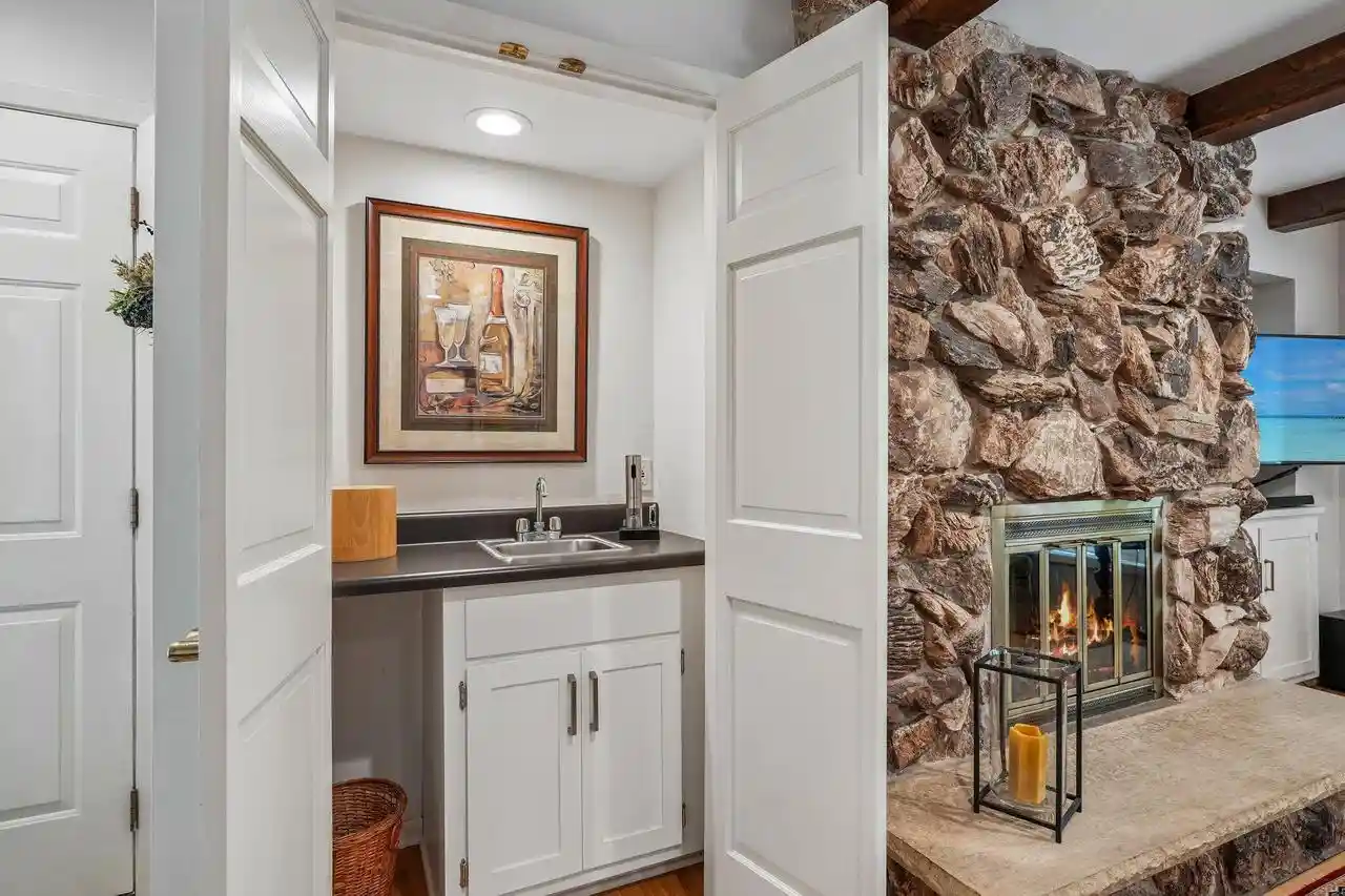 3rd image of N93W5780 Dorchester Dr Dr, Cedarburg, WI 53012 | MLS# 1973570