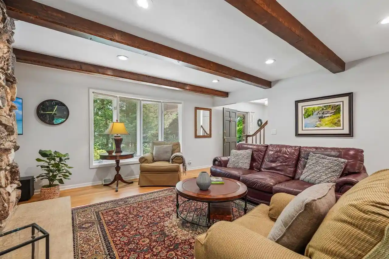 4th image of N93W5780 Dorchester Dr Dr, Cedarburg, WI 53012 | MLS# 1973570