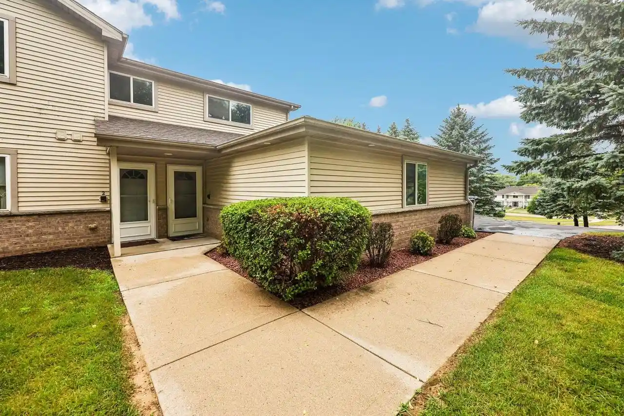 1st image of 842 Evergreen Dr Dr #1, Hartford, WI 53027 | MLS# 2029039