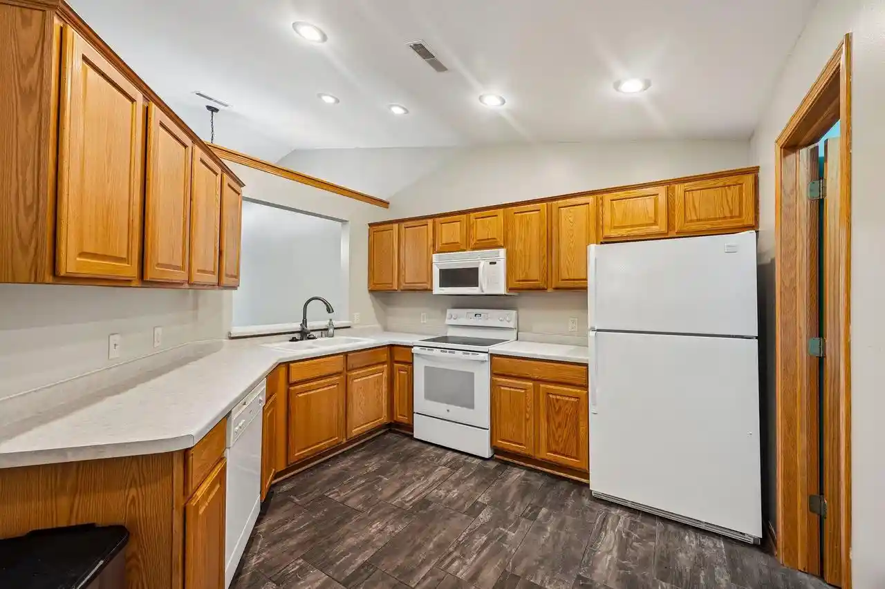 2nd image of 842 Evergreen Dr Dr #1, Hartford, WI 53027 | MLS# 2029039