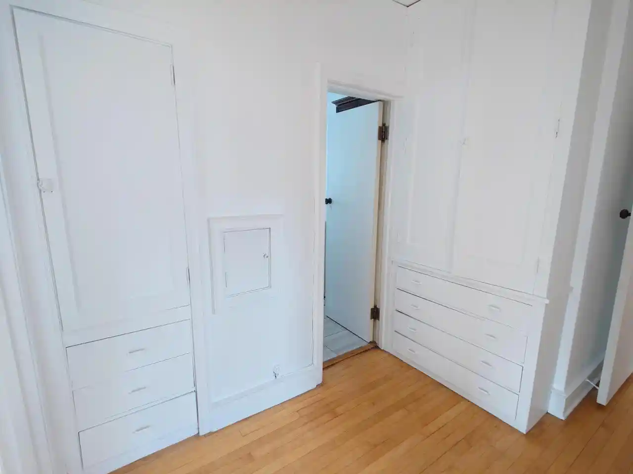 3rd image of 4155 N Farwell Ave Ave, Shorewood, WI 53211