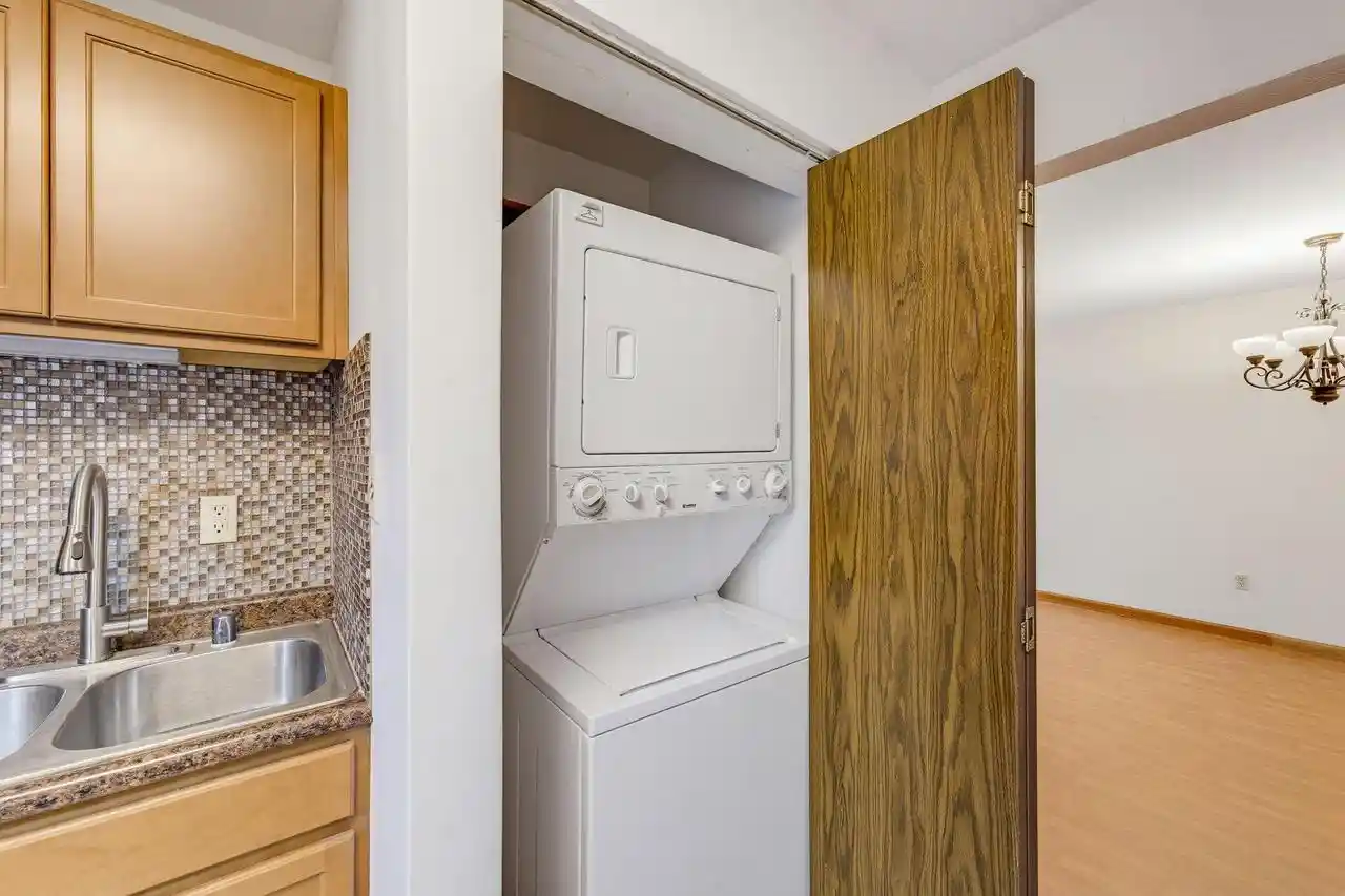 Listing Photo 4 - Condo for sale in building located at 6100 W Stonehedge Dr Dr, Greenfield, WI 53220 - Unit #365D
