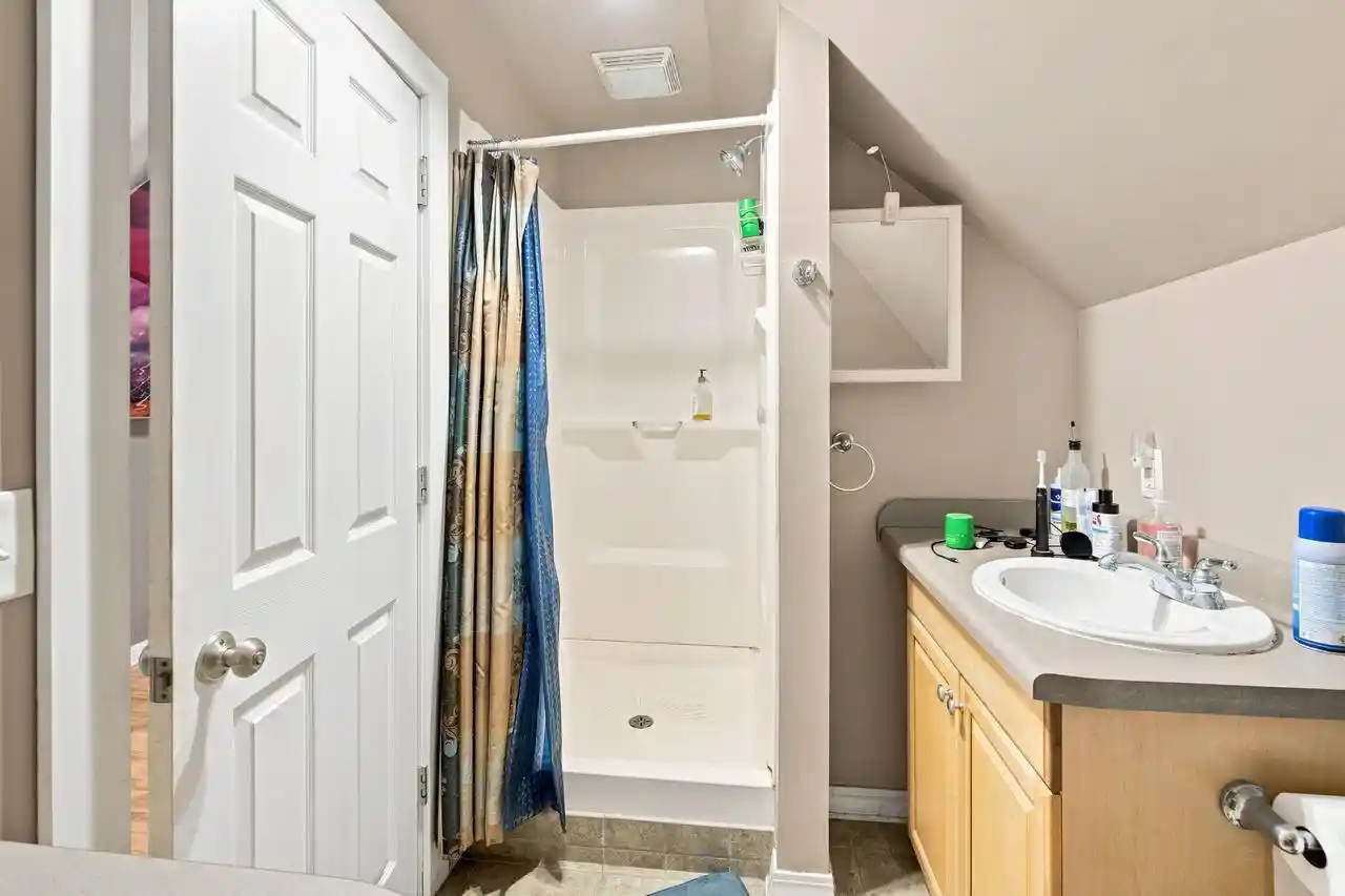 Photo 4 of Single family home for sale at 4029 Sheridan Road Road, Kenosha, WI 53140 | MLS# 1973589 | Listing updated on 2026-08-25