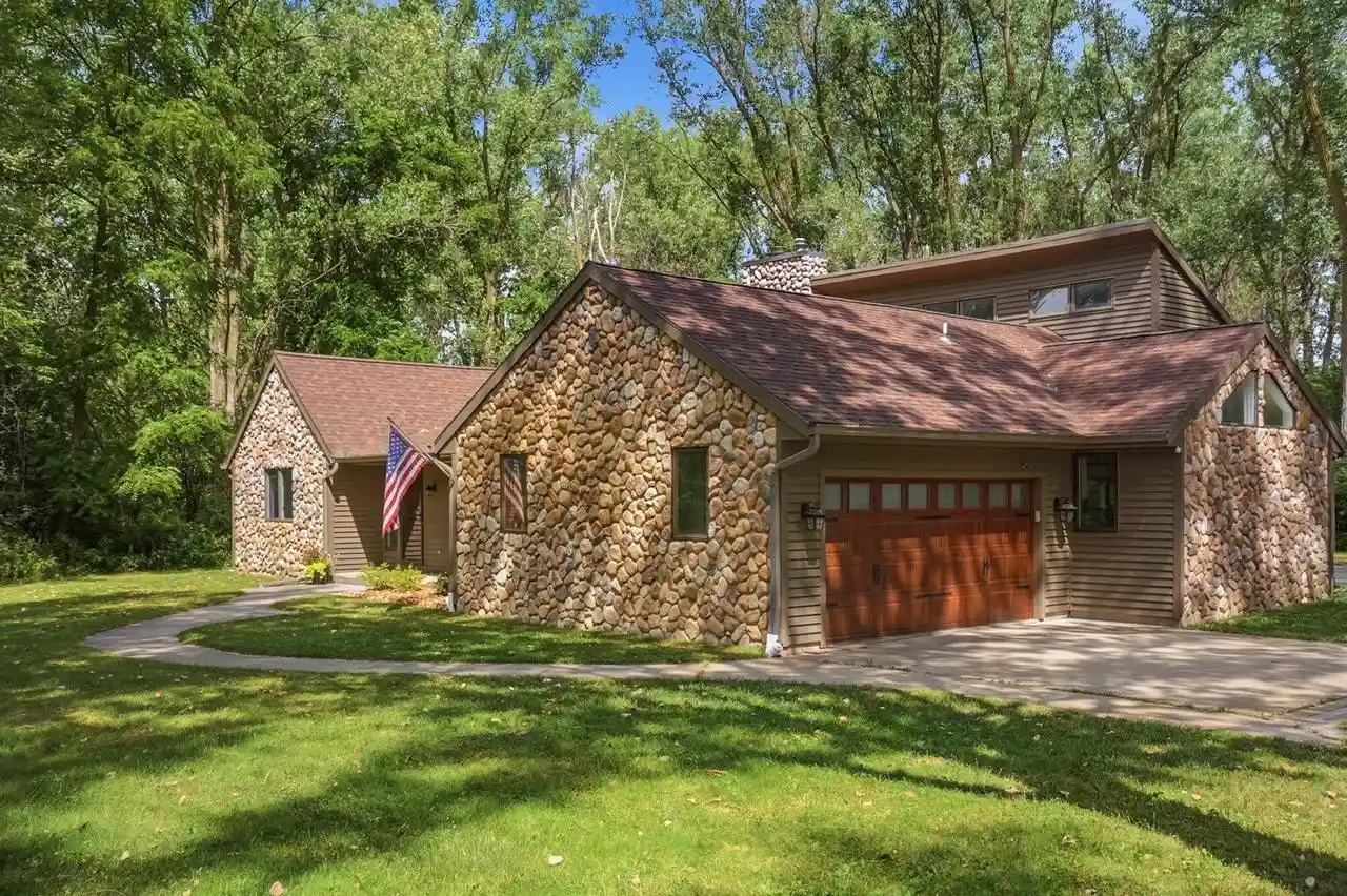 1st image of 19800 W Briar Ridge Dr Dr, Brookfield, WI 53045 | MLS# 1973604