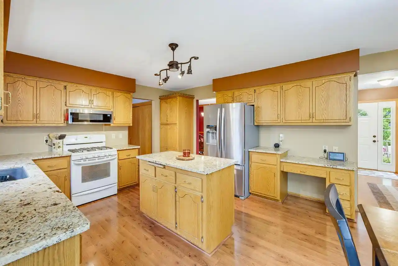 4th image of 688 W Hickory Lane Lane, Saukville, WI 53080 | MLS# 1973621