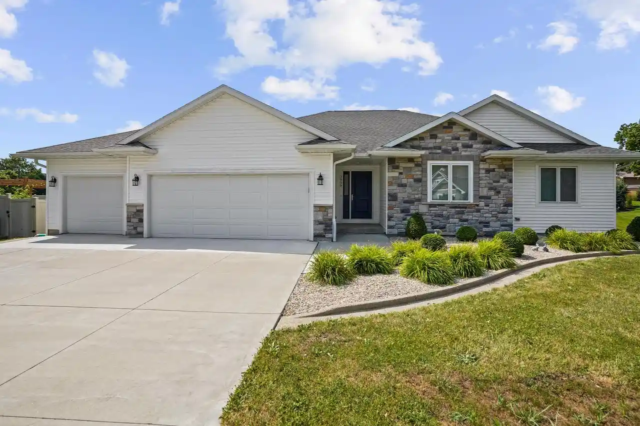 1st image of 3909 16th Pl Pl, Kenosha, WI 53144 | MLS# 1973657