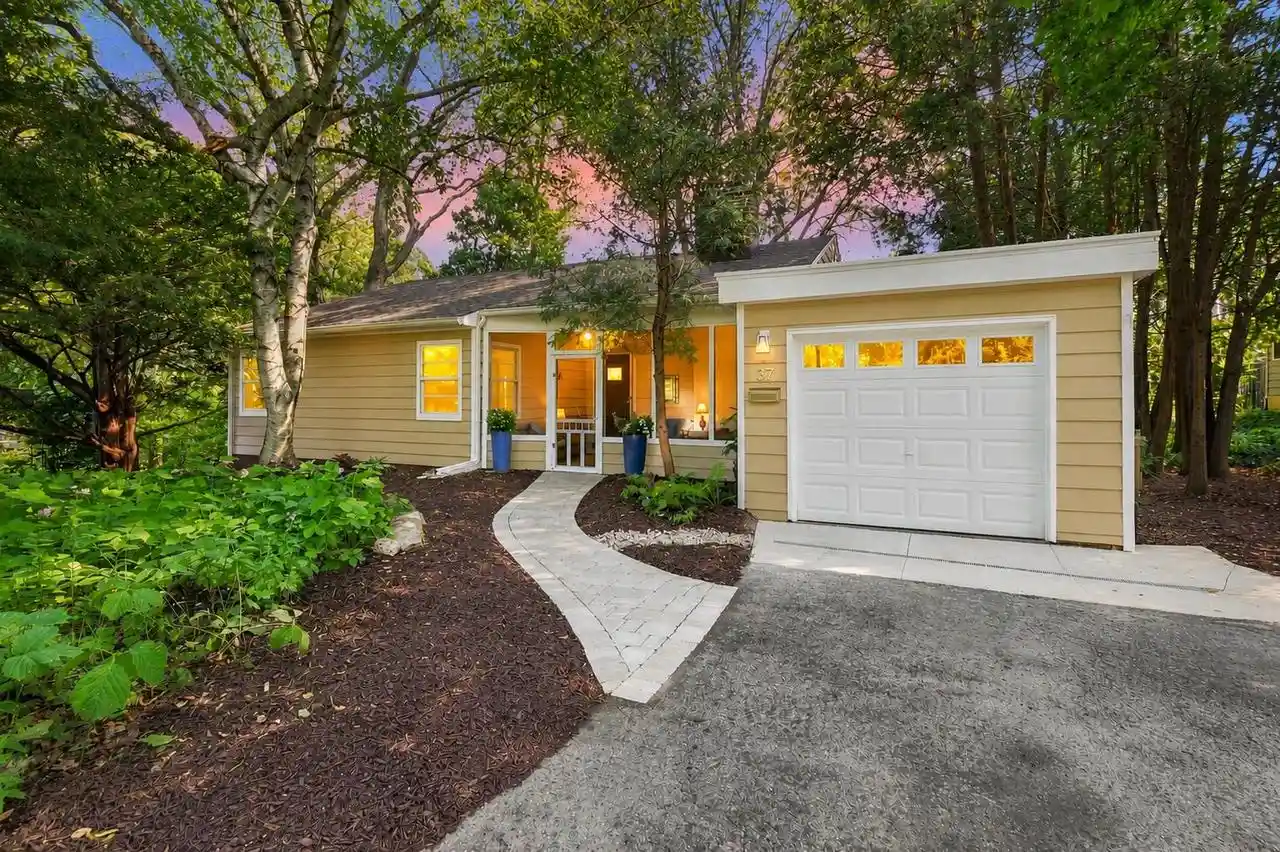 1st image of 37 Hiawatha Circle Circle, Madison, WI 53711 | MLS# 2029118