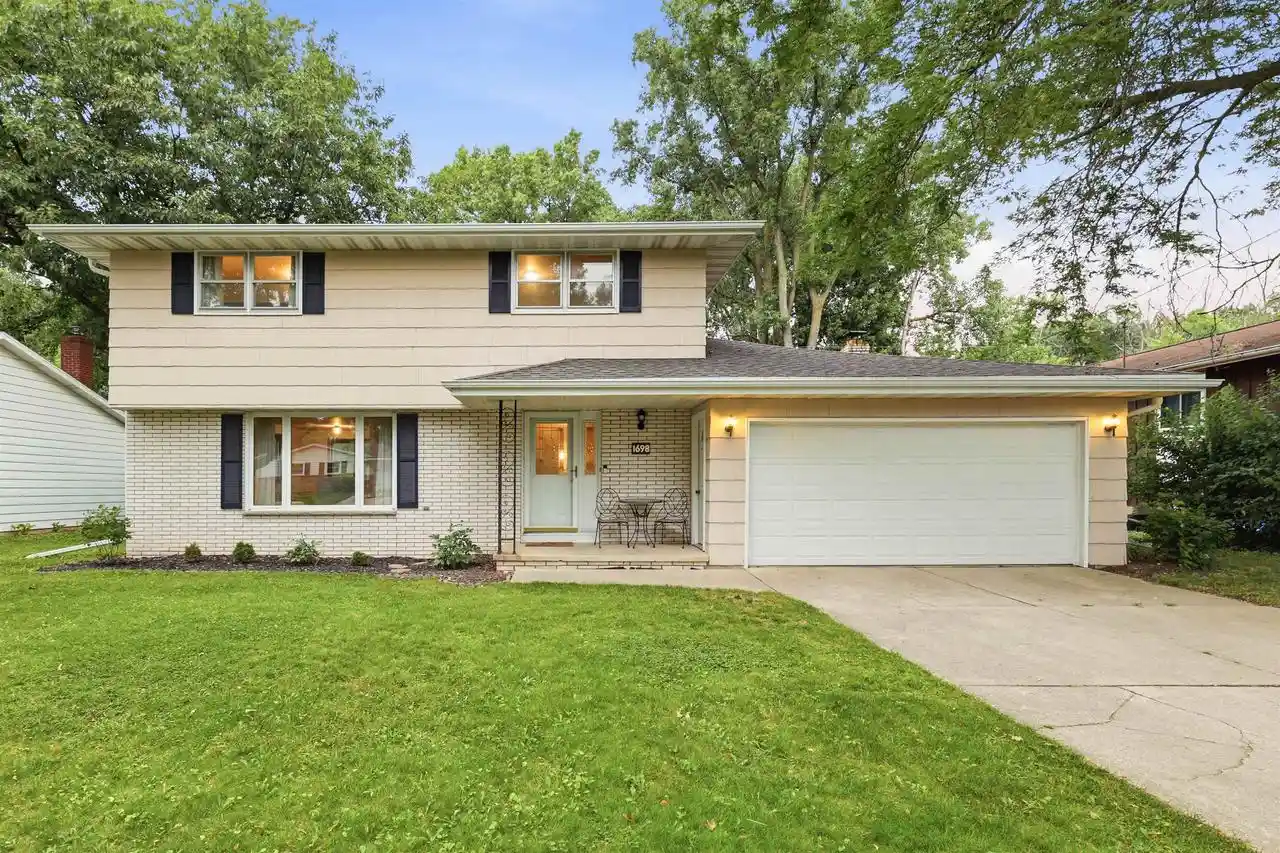 1st image of 1698 Beaver Dam Dr Dr, Green Bay, WI 54304 | MLS# 50329940