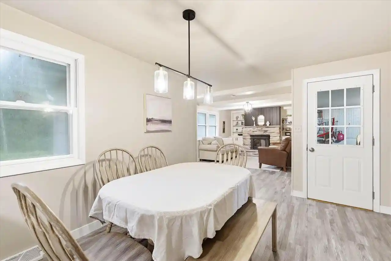 2nd image of 1698 Beaver Dam Dr Dr, Green Bay, WI 54304 | MLS# 50329940