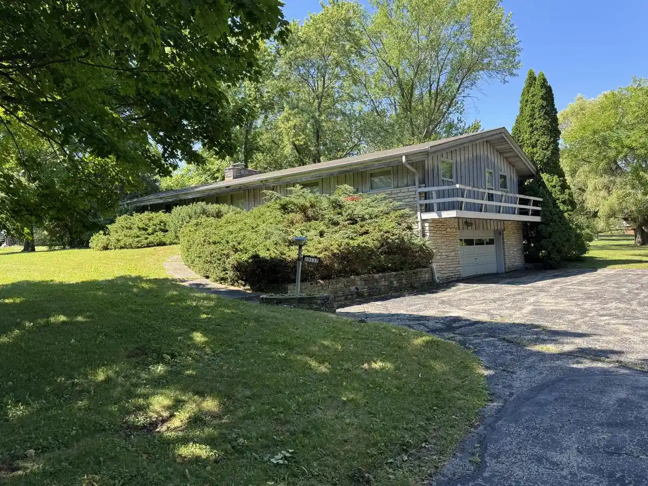 1st image of 10117 N Greenview Dr Dr, Mequon, WI 53092 | MLS# 1973673