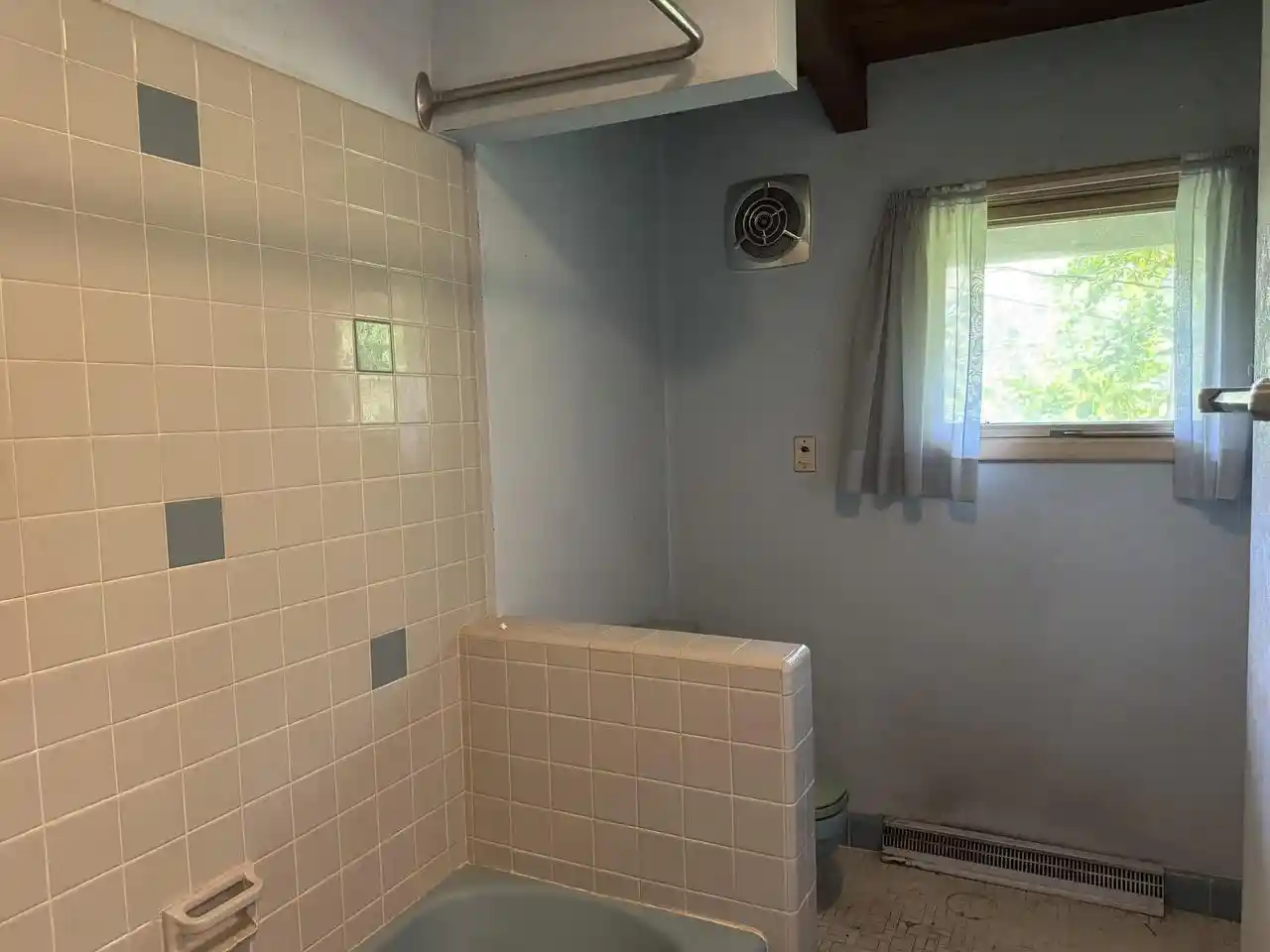 4th image of 10117 N Greenview Dr Dr, Mequon, WI 53092 | MLS# 1973673