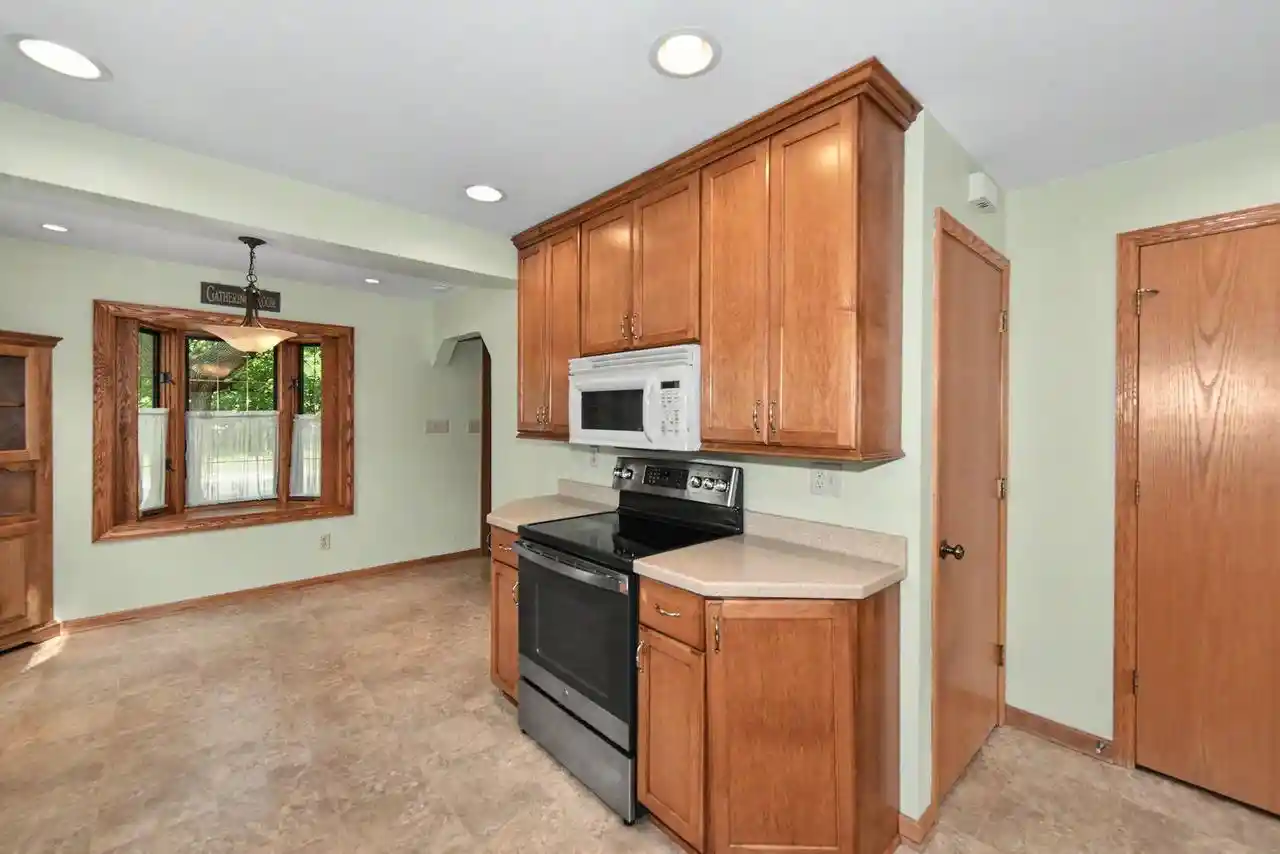 29th image of 708 S 110th Street Street, Milwaukee, WI 53214 | MLS# 1973682