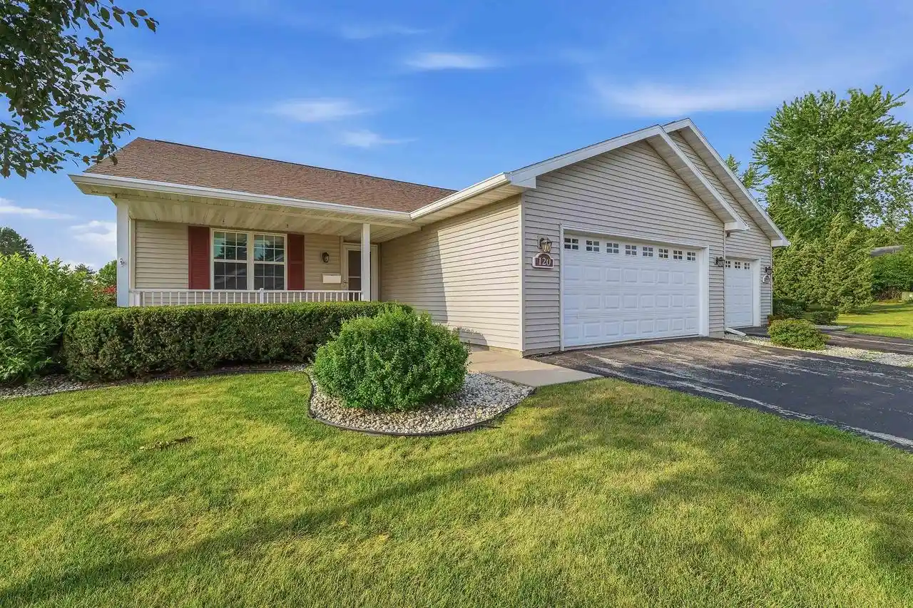 Condo for sale at 120 Southlake Circle Circle, Fond Du Lac, WI 54935 | MLS# 50329951