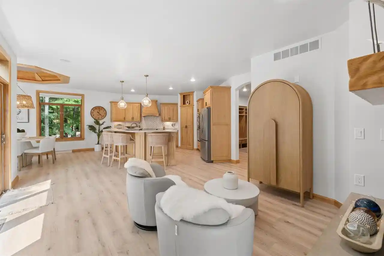 Photo 3 of Single family home for sale at 2870 Sleepy Hollow Dr Dr, Green Bay, WI 54311 | MLS# 50329958 | Listing updated on 2026-08-09