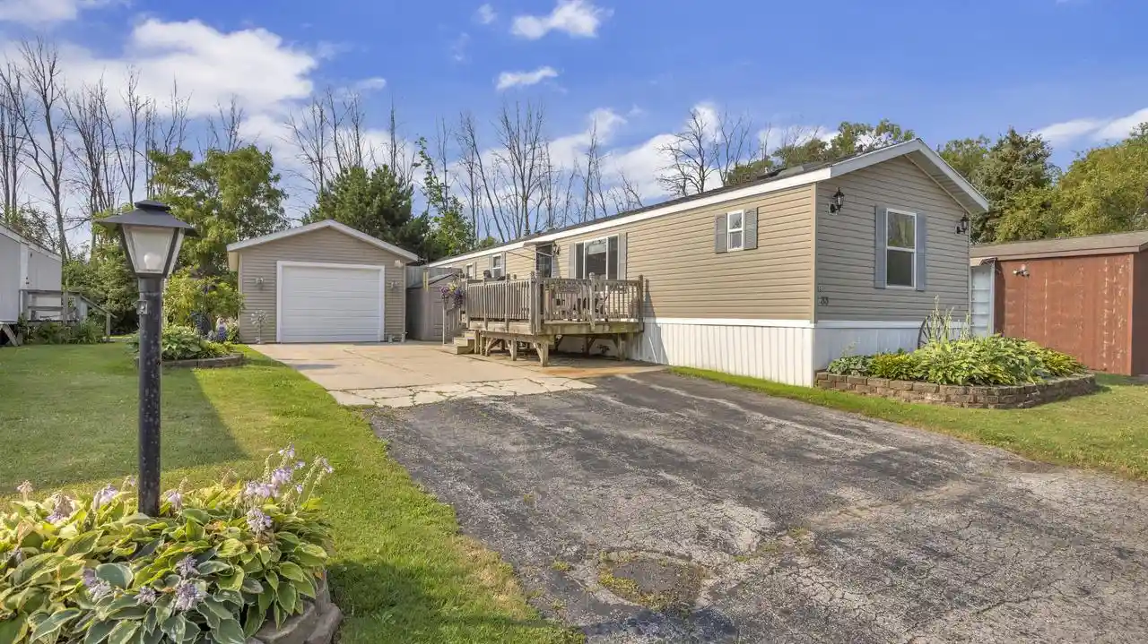1st image of 33 S Hiawatha Circle Circle, Sheboygan, WI 53081 | MLS# 1973689