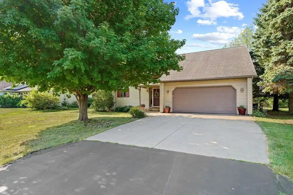 1st image of 2875 Westmoor Road Road, Oshkosh, WI 54904 | MLS# 50329965