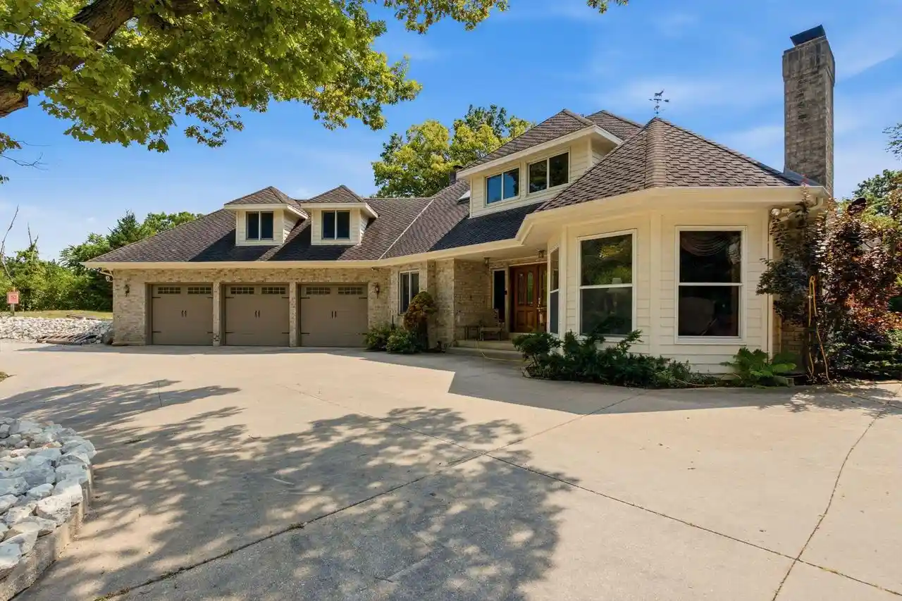 1st image of S86w30485 Stonegate Dr Dr, Mukwonago, WI 53149 | MLS# 1973703