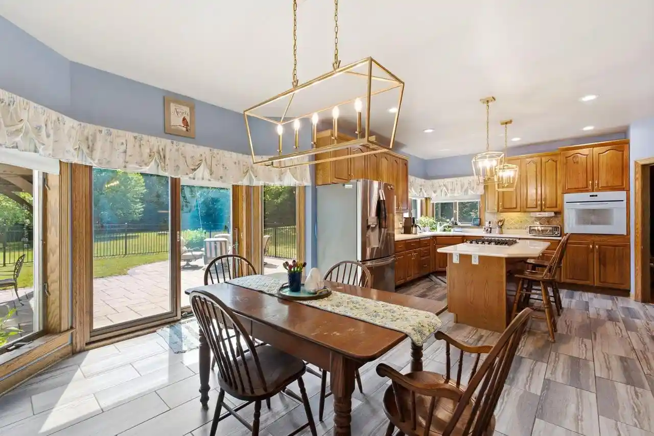 4th image of S86W30485 Stonegate Dr Dr, Mukwonago, WI 53149 | MLS# 1973703