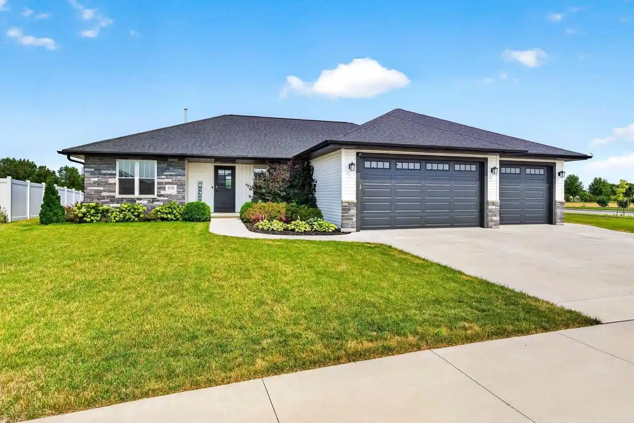 1st image of 578 Pauls Pl Pl, Oshkosh, WI 54904 | MLS# 50329976