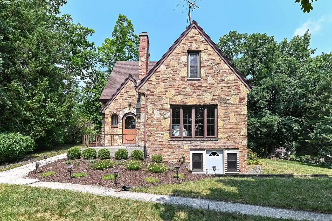 1st image of 30406 Forest Dr Dr, Burlington, WI 53105 | MLS# 1973718