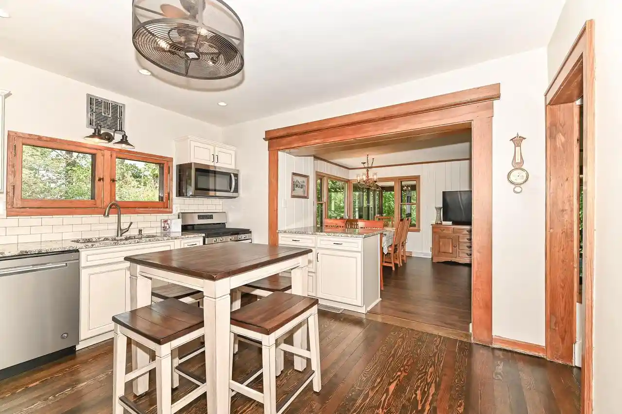 4th image of 30406 Forest Dr Dr, Burlington, WI 53105 | MLS# 1973718