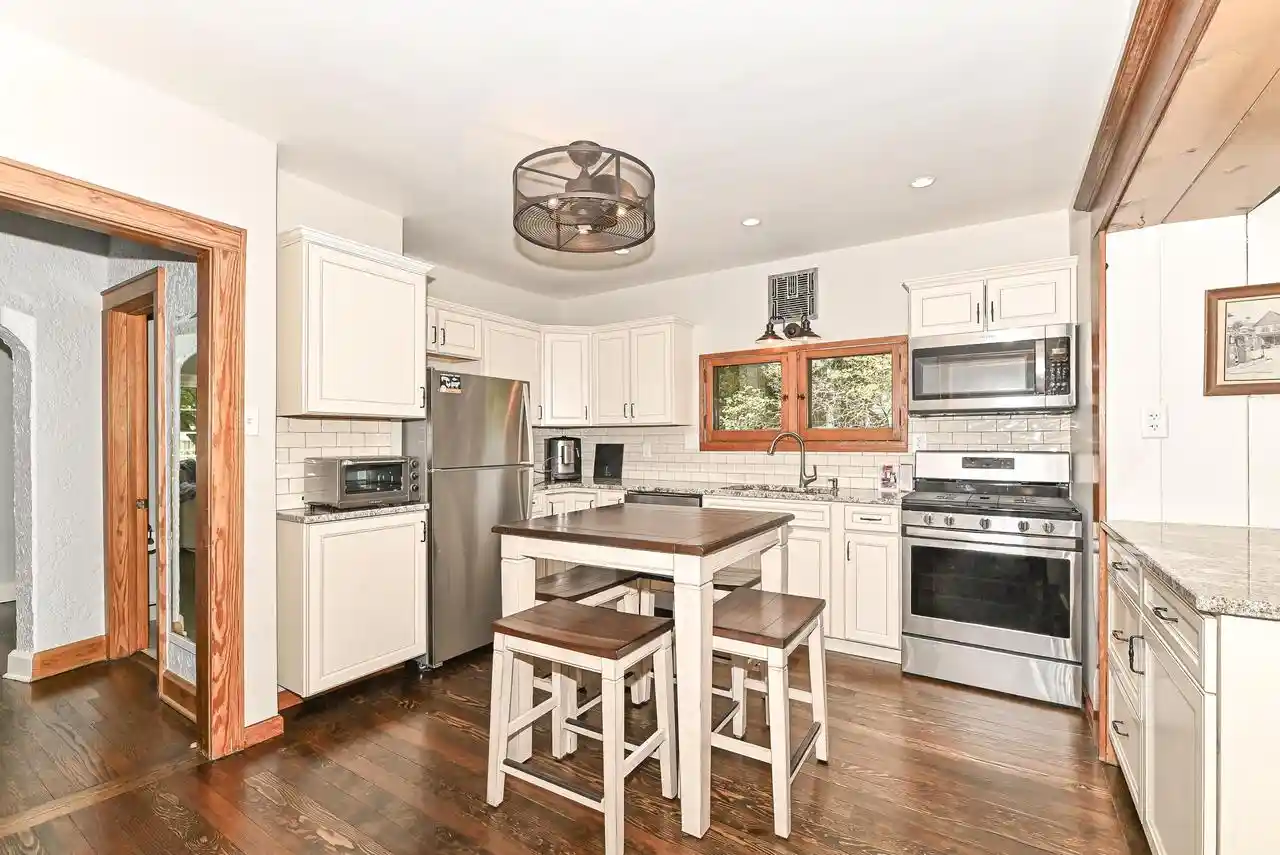 5th image of 30406 Forest Dr Dr, Burlington, WI 53105 | MLS# 1973718