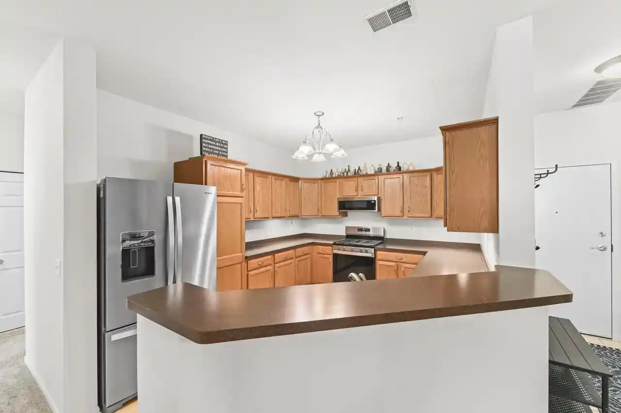 4th image of 3862 S Lake Dr Dr, Saint Francis, WI 53235