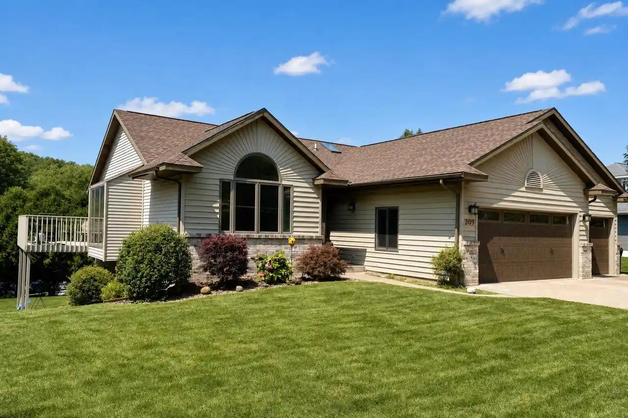 1st image of 209 E Larkspur Lane Lane, Onalaska, WI 54650 | MLS# 1973730