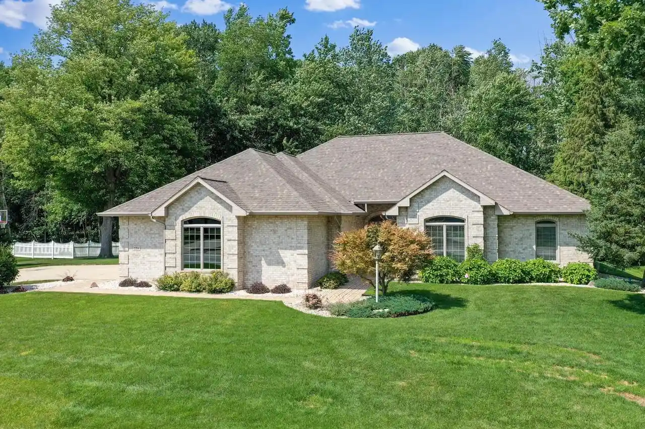 Photo 1 of Single family home for sale at 1184 Pleasant Valley Dr Dr, Oneida, WI 54155 | MLS# 50329987 | Listing updated on 2026-08-17