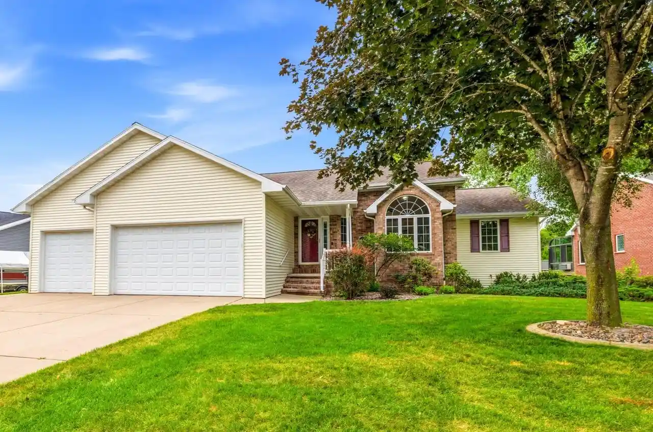 1st image of 1569 Redstone Trail Trail, Green Bay, WI 54313 | MLS# 50329988