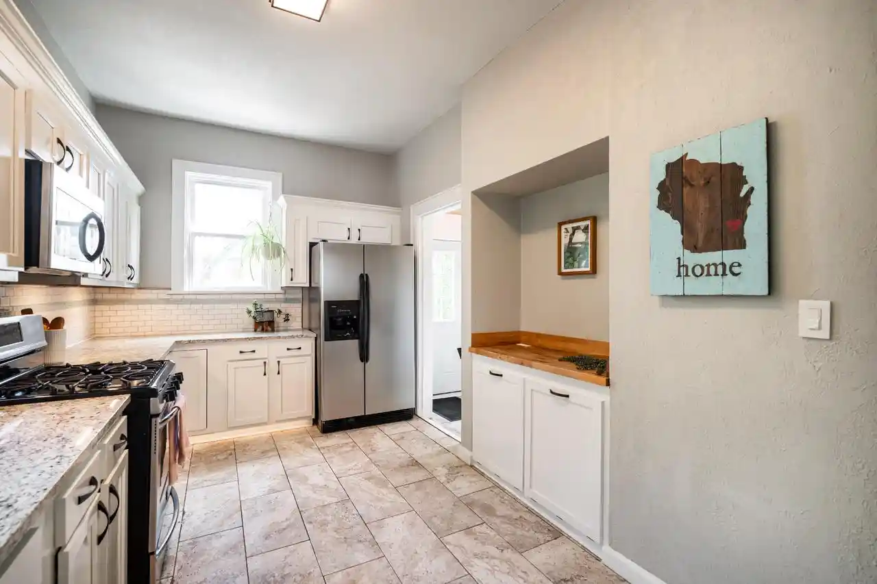 19th image of 1550 E Irving Pl Pl, Milwaukee, WI 53202 | MLS# 1973736