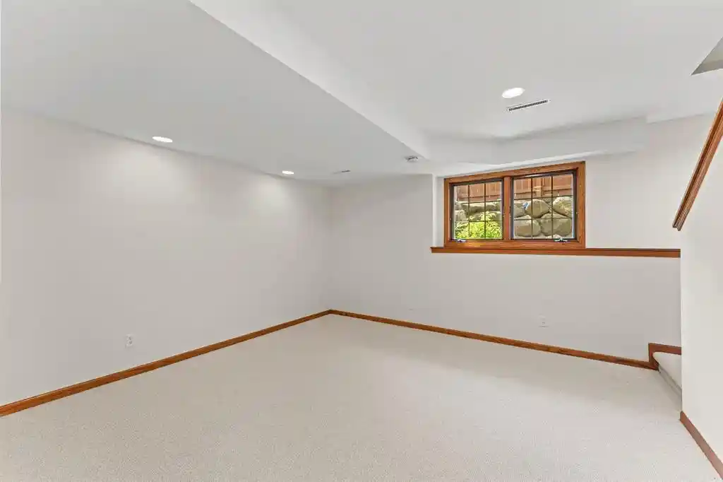 3rd image of 1038 N Thompson Dr Dr, Madison, WI 53704 | MLS# 2029151