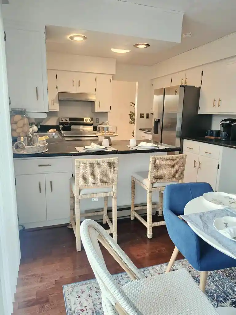 4th image of 480 E Arthur Dr Dr, Oak Creek, WI 53154 | MLS# 1973741