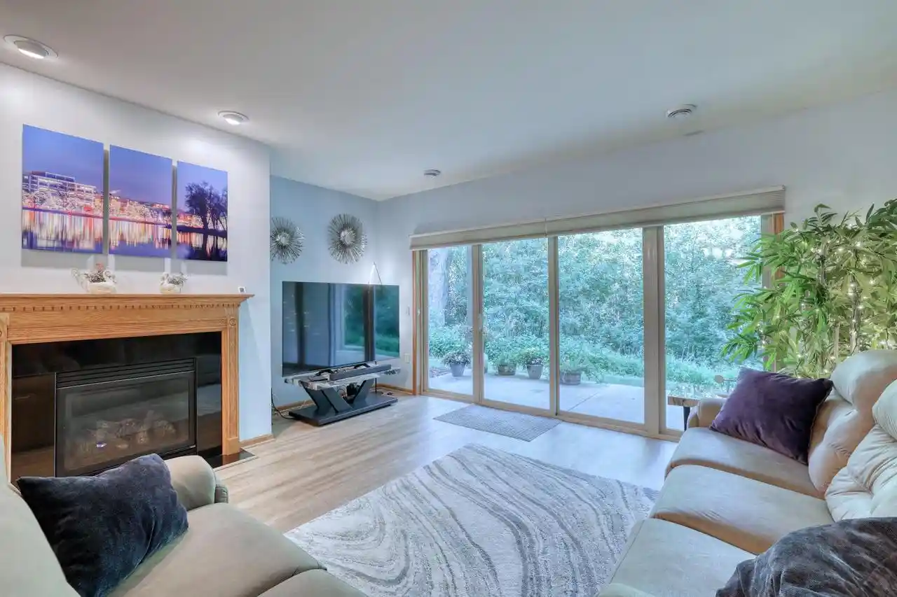5th image of 1500 Gabriel Dr Dr, Waukesha, WI 53188