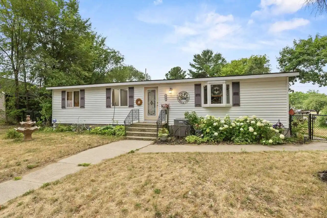 1st image of 815 Elizabeth Avenue Avenue, Marinette, WI 54143 | MLS# 50330000