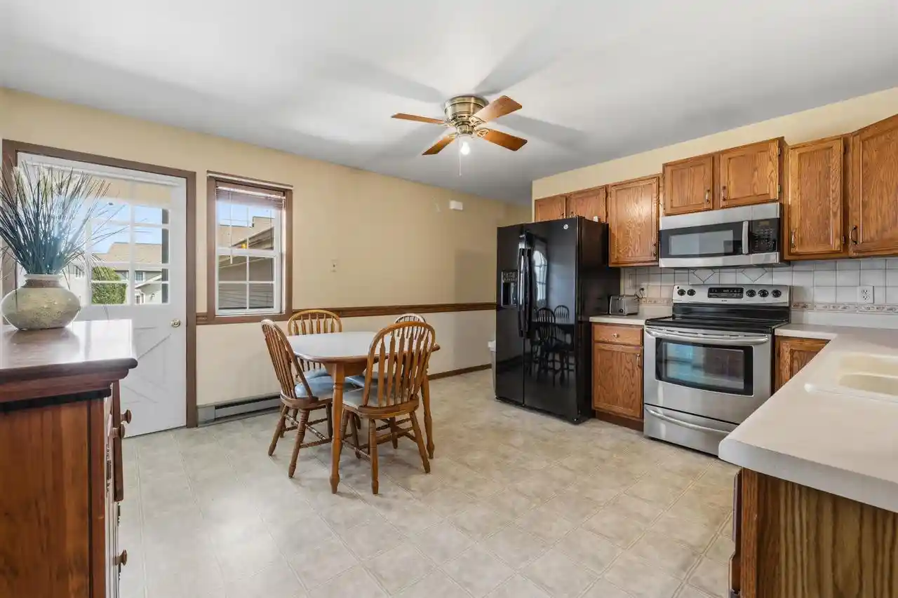 2nd image of 517 Slinger Rd Rd, Slinger, WI 53086