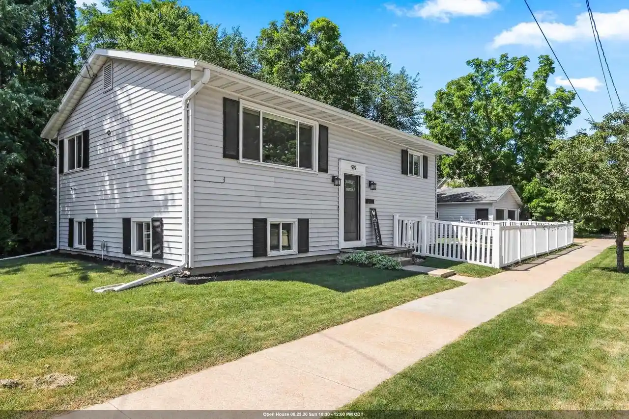 1st image of 919 E Tennessee Avenue Avenue, Oshkosh, WI 54901 | MLS# 50330004